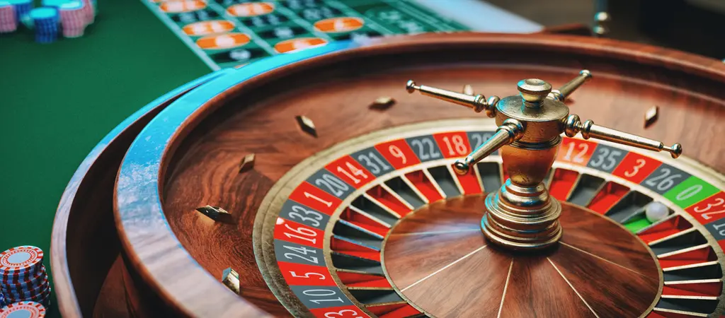 Rulettker&eacute;k k&ouml;zelről, a szerencsej&aacute;t&eacute;k nyer&eacute;si es&eacute;lyei 2025-ben