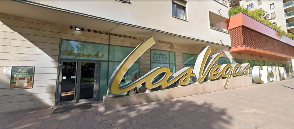 Las Vegas Casino Corvin, n&eacute;pszerű f&ouml;ldi kaszin&oacute; Budapest belv&aacute;ros&aacute;ban, st&iacute;lusos belső t&eacute;rrel &eacute;s v&aacute;ltozatos j&aacute;t&eacute;kokkal