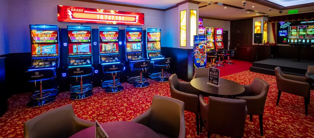 Casino Sopron f&ouml;ldi kaszin&oacute; Magyarorsz&aacute;gon, modern nyerőg&eacute;pek, eleg&aacute;ns j&aacute;t&eacute;kterem &eacute;s k&eacute;nyelmes lounge r&eacute;sz a j&aacute;t&eacute;kosok sz&aacute;m&aacute;ra
