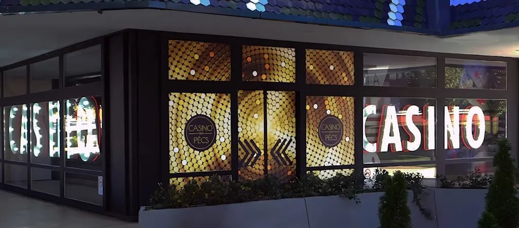 Casino Win P&eacute;cs, eleg&aacute;ns f&ouml;ldi kaszin&oacute; Magyarorsz&aacute;gon, modern &eacute;p&uuml;let &eacute;s st&iacute;lusos bej&aacute;rat P&eacute;cs belv&aacute;ros&aacute;ban